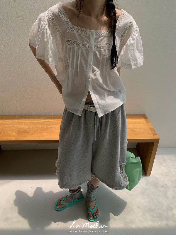 排扣蕾絲傘狀襯衫